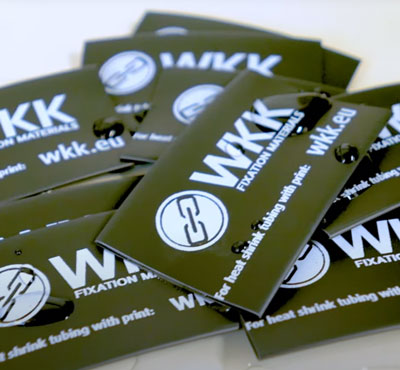 Krimkous stukjes met daarop WKK bedrukking