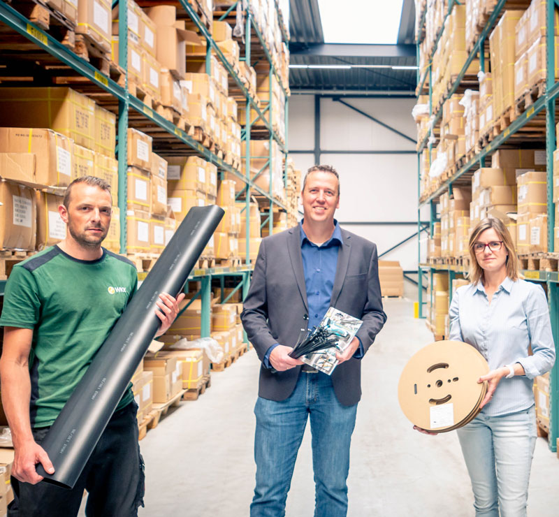 WKK medewerkers met WKK bevestigingsmaterialen